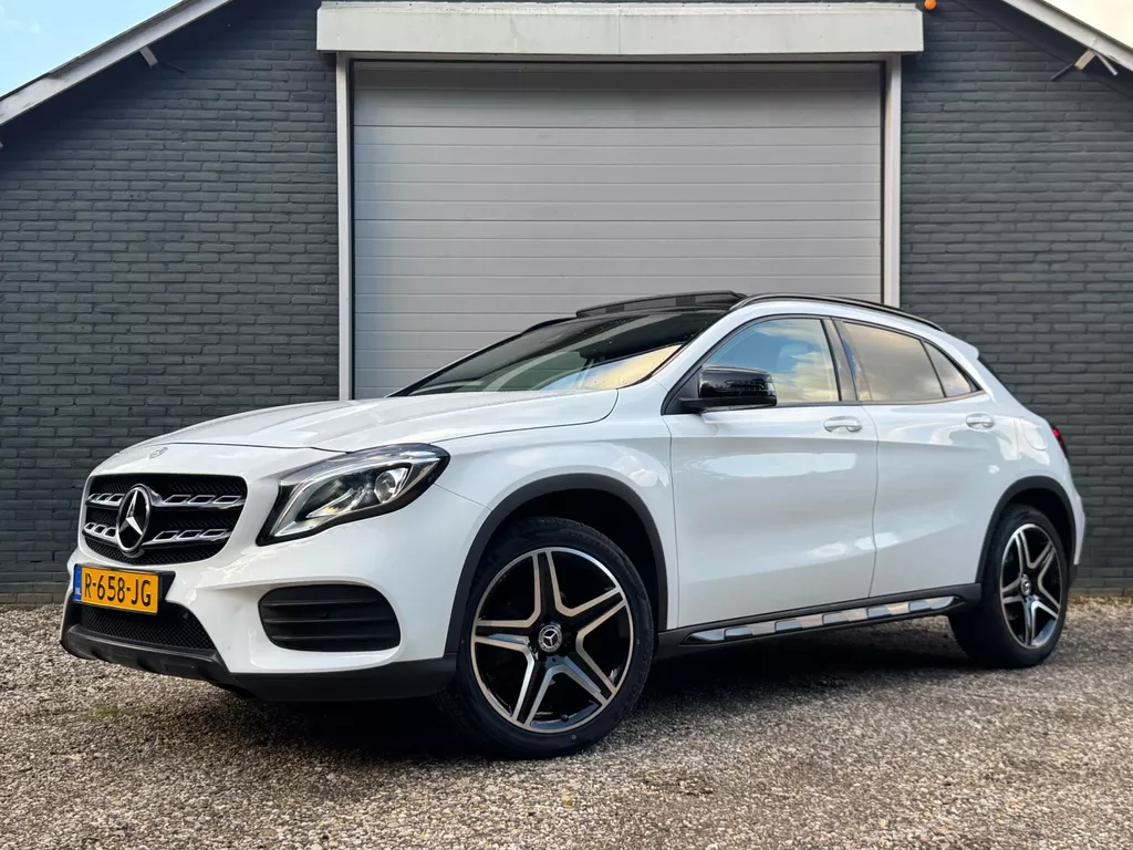Mercedes-Benz GLA-klasse 200 AMG-line Panoramadak