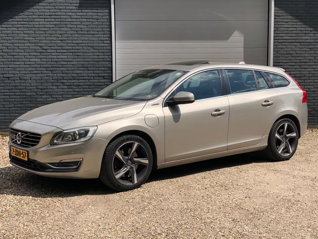 Volvo V60 2.4 D6 AWD Plug-In Hybrid R-Design